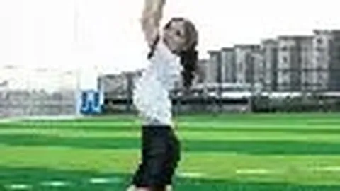 C罗健身中心邂逅小德：传授你跃起两米技巧